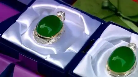 《疯狂的石头》17谢小萌市场上买假翡翠
