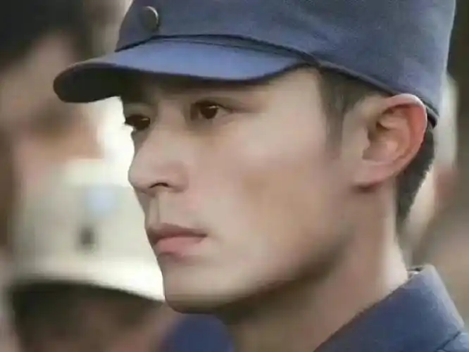 霍建华老了但不影响他帅啊    年轻时可是拍戏都不用化妆