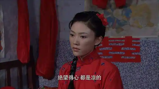 围屋里的桃花:绿蚕没钱给奶奶下葬,出卖自己换钱,看到新郎懵了-影视综