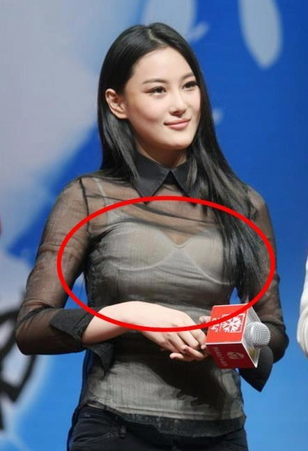 张馨予 胸围太大罩不住!