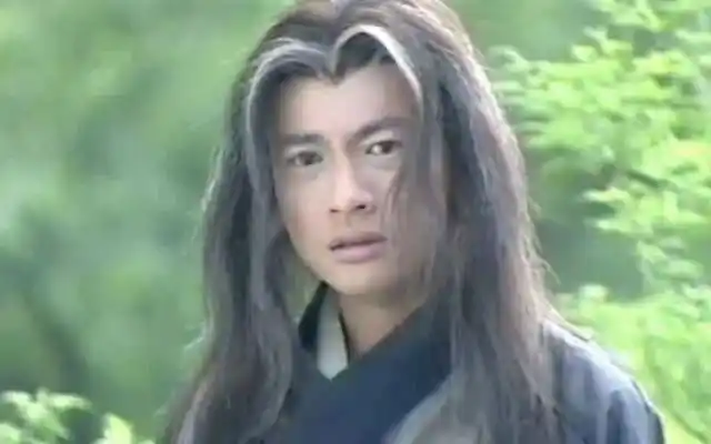 2002年,苏有朋在《少年张三丰》中饰演易天行,这部戏当年也是火遍了