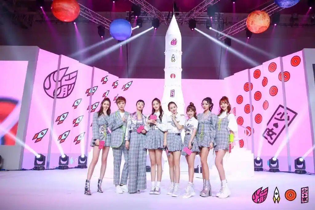 分享一组火箭少女101图片给大家,图中的明星图片壁纸会点缀你的电脑