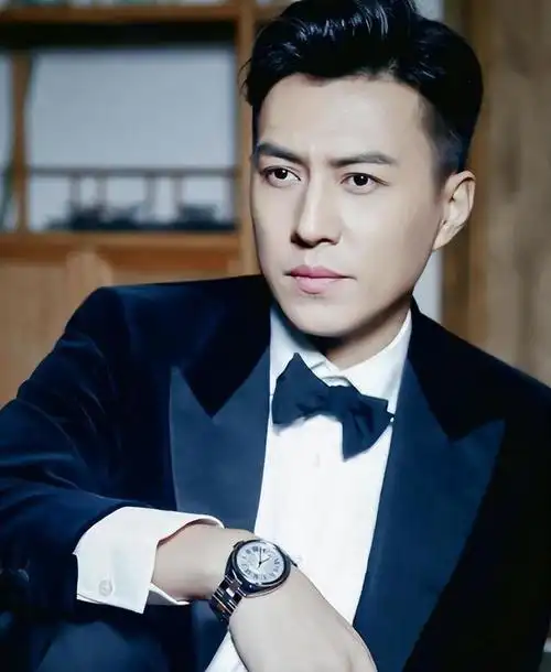 年轻时其貌不扬,人过中年却越来越帅的6位男星,个个让女人心动