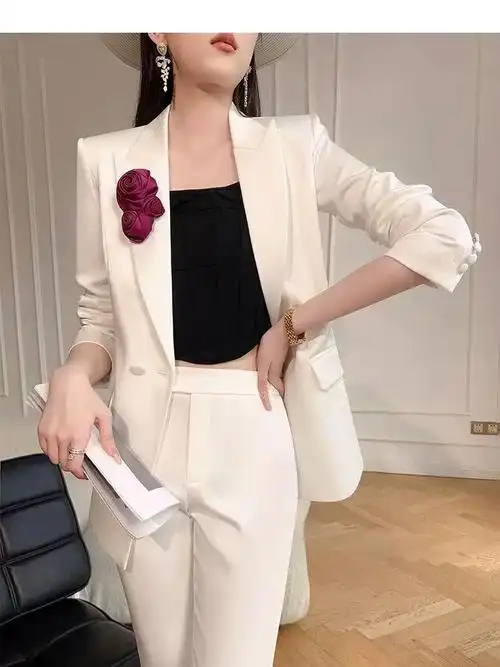 高端新品白色西装套装女秋冬气质收腰播音主持人西服职业两件套