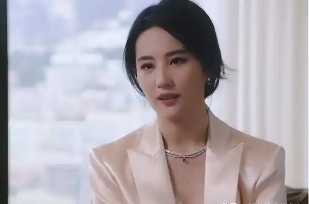 刘亦菲母亲刘晓莉:长得比女儿还漂亮,两婚两离,65岁单身也幸福