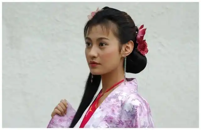 43岁女星杨雪,当红时选择结婚生子,如今因更新动态引起关注