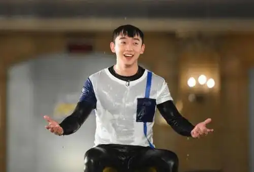 郑恺发文回忆跑男100期 郑恺因跑男人气爆涨如今发文怀念