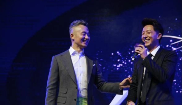 49岁知名主持人程雷得遗传性肝病和女友终分手后娶妻老来得子