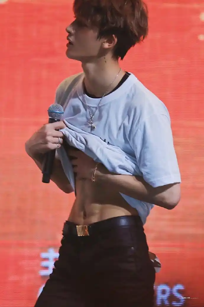 [nine percent][新闻]190603 朱正廷紧致八块腹肌照转发破万 请让我们