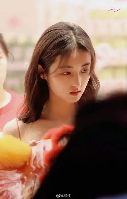 今日陈飞宇张子枫参加线下活动,路人镜头下的二人状态超好……|陈飞宇