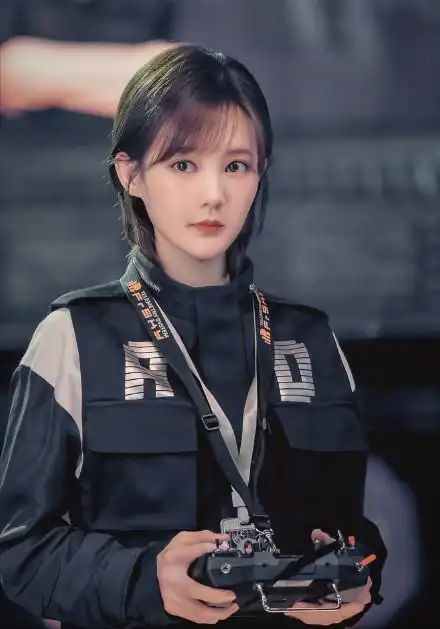 亲爱的热爱的艾晴的扮演者是谁,亲爱的热爱的艾情饰演者叫什么名字(没