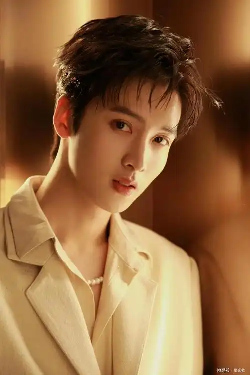 陈宥维 2020doki人气舞台 简约拼接风闪耀星光时刻