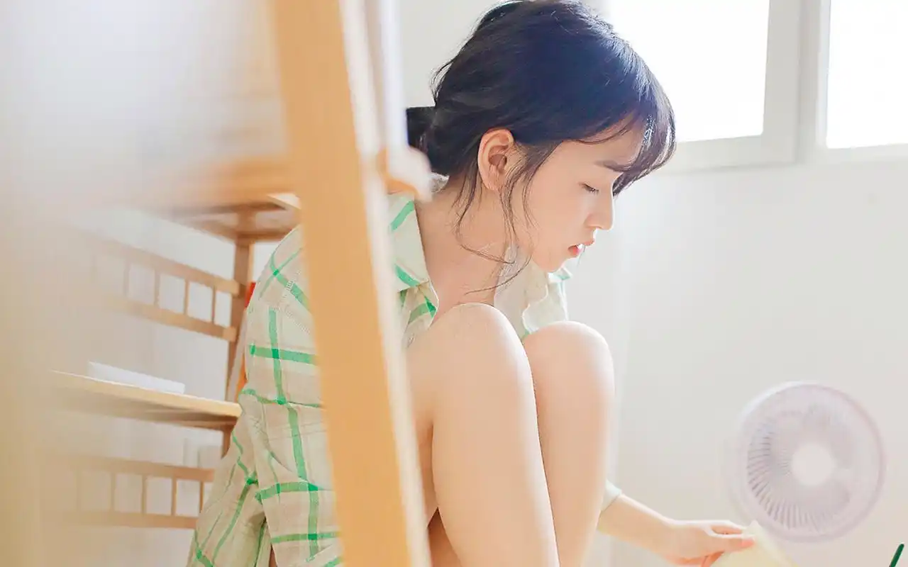 俏皮可爱少女唯美高清写真图片壁纸