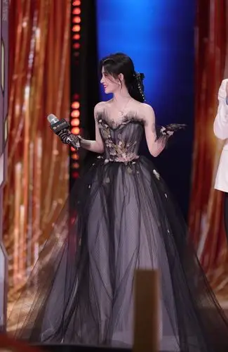 笑死 又开始洗脑鞠婧祎不拍全身照了