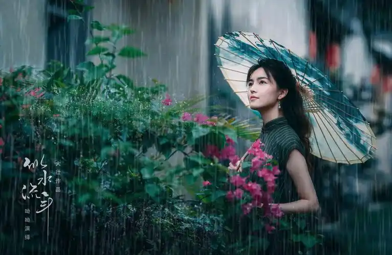 其它 雨巷 写美篇撑着油纸伞,独自 彷徨在悠长,悠长 又寂寥的雨巷 我