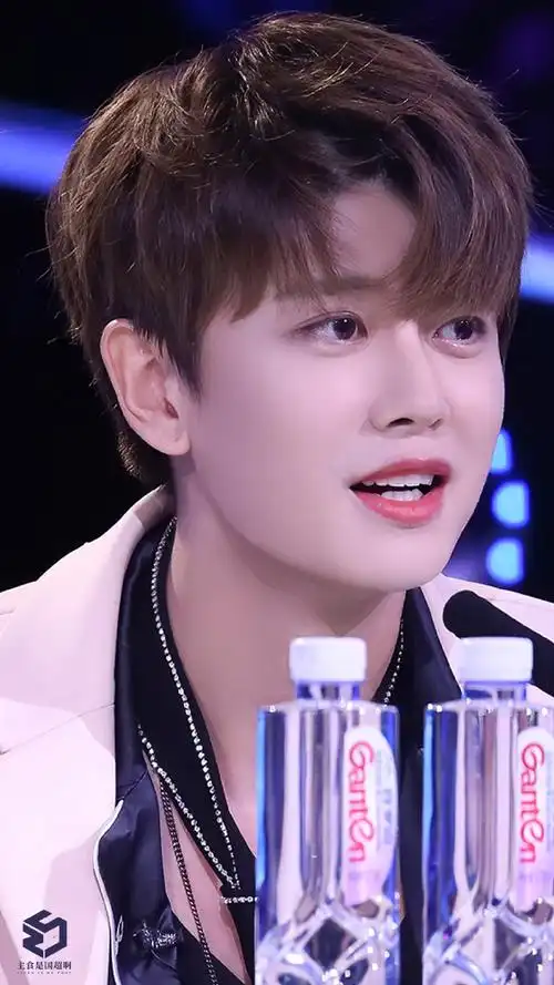 任嘉伦粉色西装##舞者