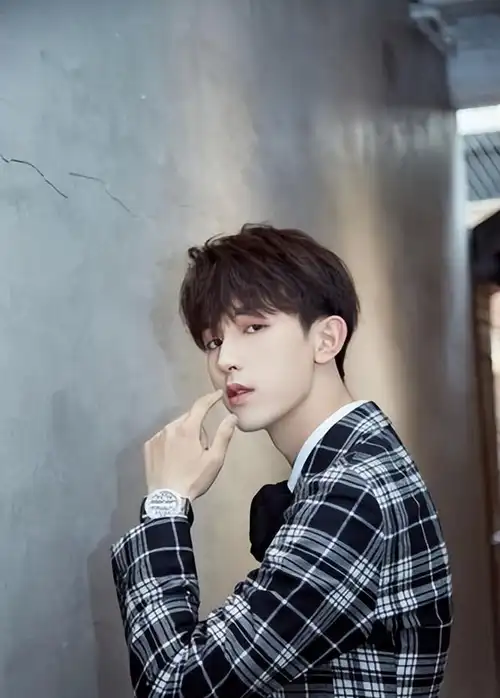 原创身高180却长着一张天生的幼态脸误进圈子的郭俊辰演技有潜力