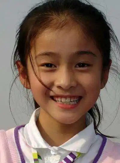 小时候下巴歪了的张雪迎, 凭啥嘲笑皮肤黑黑的杨紫呢?