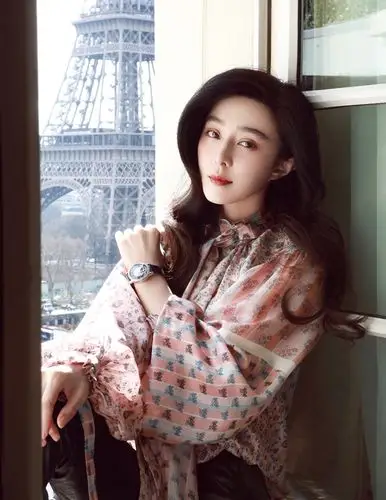 范冰冰佩戴万宝龙宝曦系列腕表亮相2018巴黎时装周