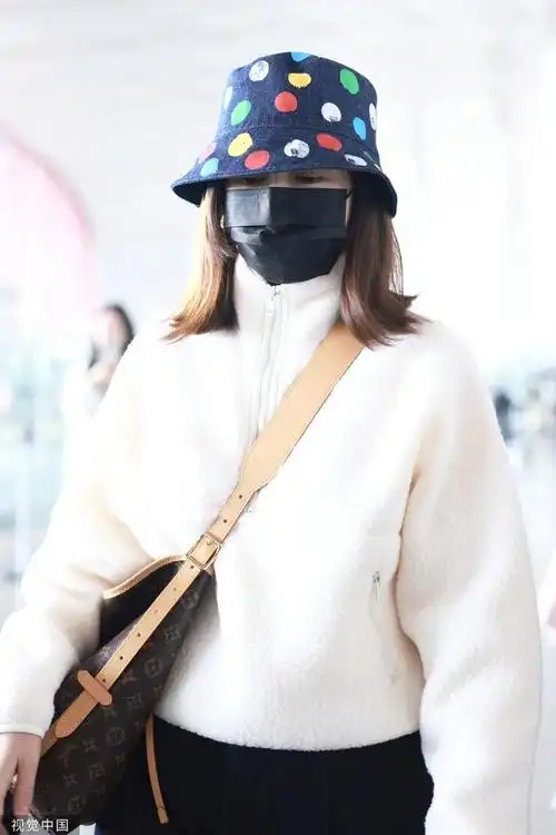 王鸥今日低调现身北京首都机场来看看复工后的鸥姐状态如何