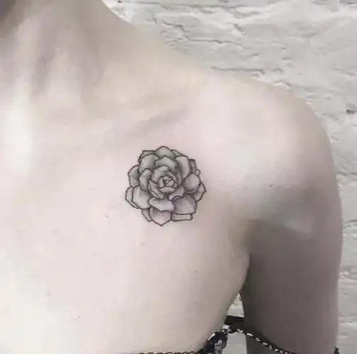 锁骨纹身图案大全图解(锁骨纹身图案推荐)(21)