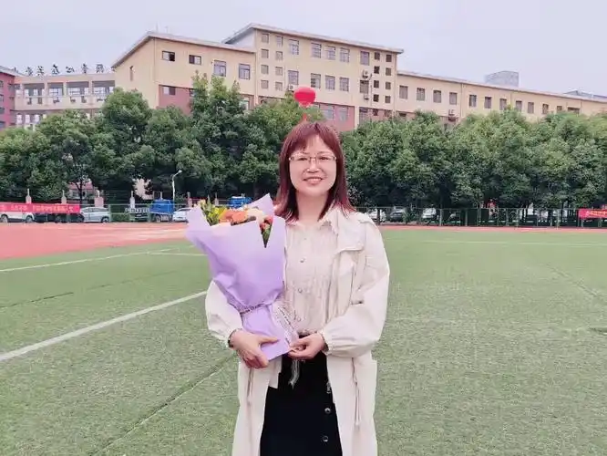 【教师风采】丹心向阳育"英"才,春风化"语"润桃李 --肥西实验高级中学