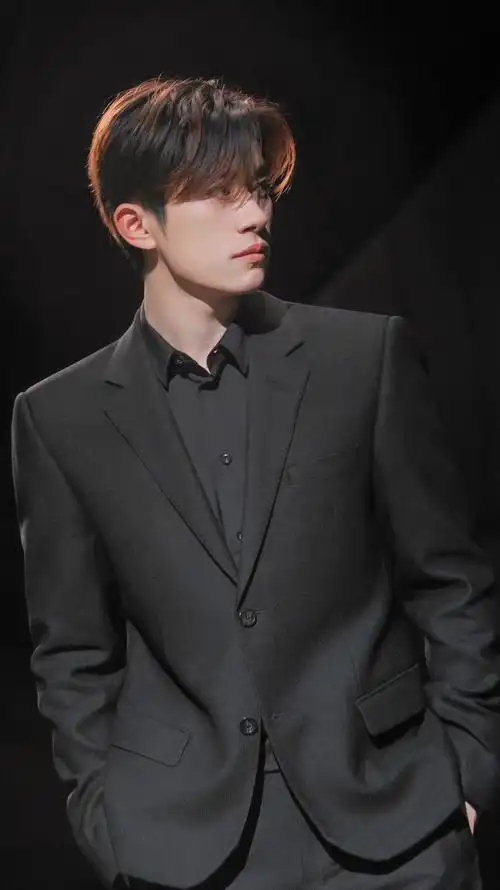 易烊千玺 暗夜星辰花絮照 cr.千崽qq糖