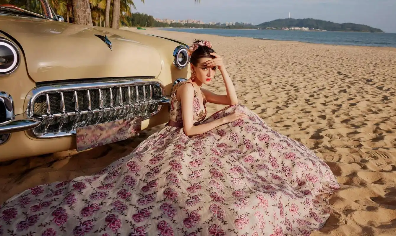 迪丽热巴花仙子造型释出 海边度假展现绝美容颜