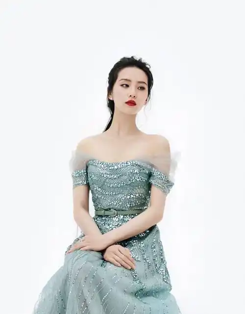 刘诗诗穿晚礼服享受下午茶,秀出窄肩薄背,这坐姿也是很性感_颜色_的