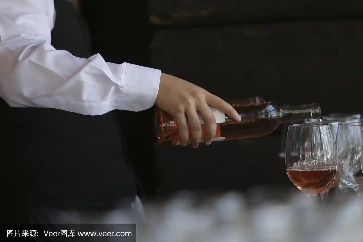 手,酒瓶,一个人,男招待,红葡萄酒