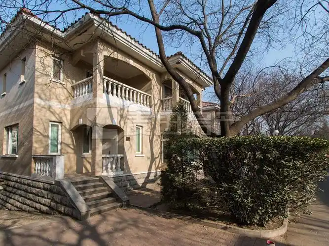 4000万买东三环独栋别墅!四周带院子,下沉式车库!