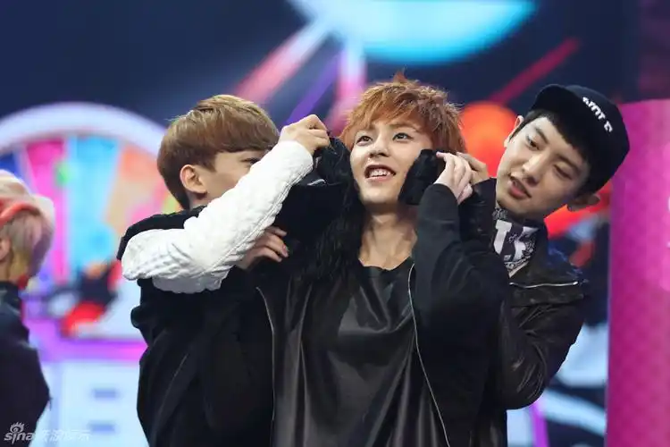 06.05】【综艺】exo录快乐大本营 黄牛疯炒票 粉丝斥万元追星(多图)