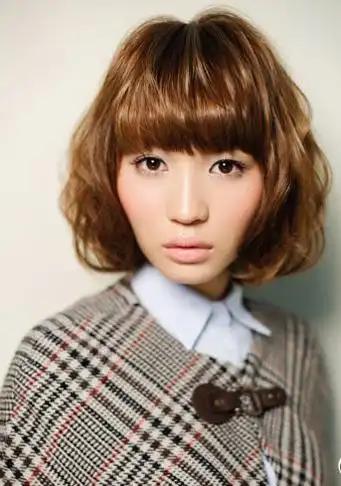 好看的女生咖啡色头发图片,染发图片,发型图片