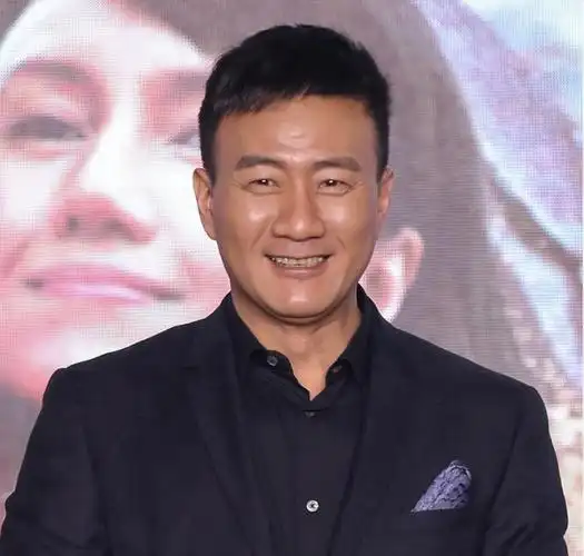 他的风评并不受外界舆论的左右,别人的看法无法真正改变他的形象.