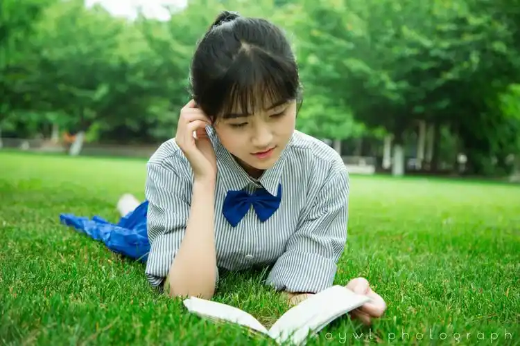 【套图】vv--你就像阳光照进我的生活 校园清新萌妹子~-蜂鸟网