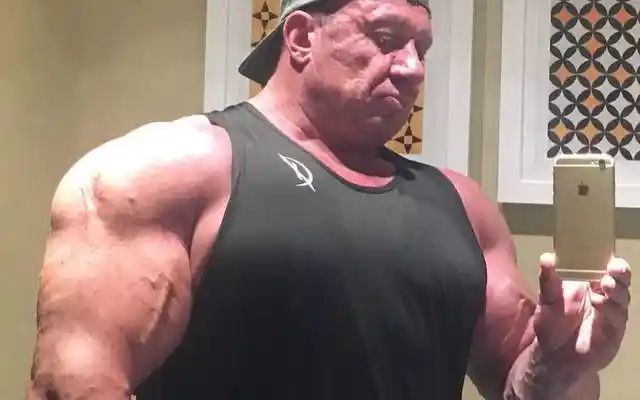 肌肉巨兽马库斯健美史上体型最大的怪物都是药物的功劳