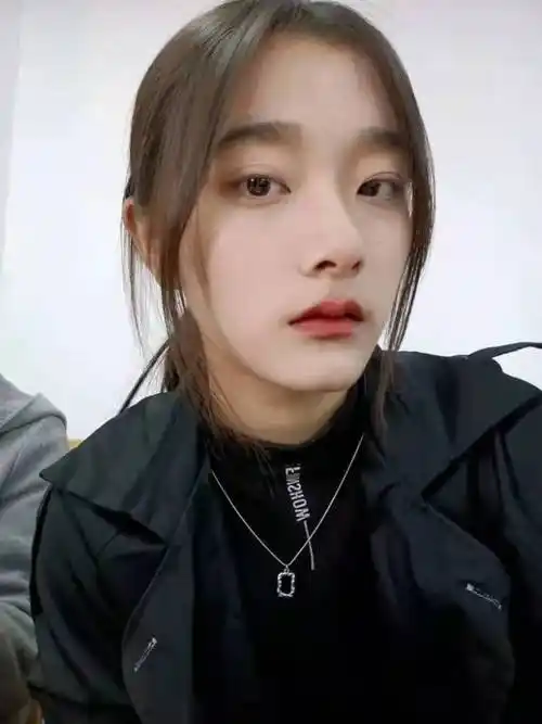 江西女生晒自己和妈妈的实验室对比照走红生活照曝光颜值不低