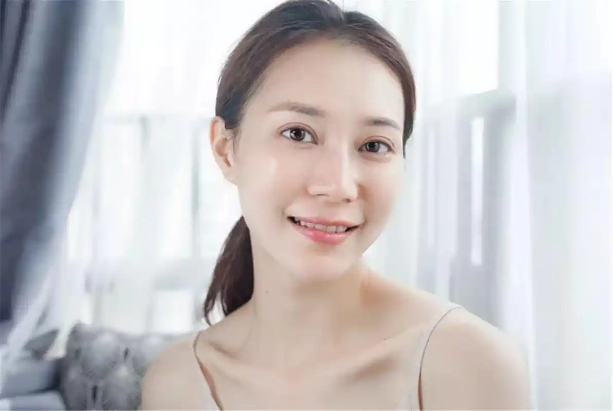 女人敷面膜时,记住7个小窍门,让肌肤"喝饱水",皮肤水嫩细腻_时候