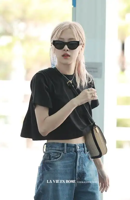 朴彩英寂寂如星#【高清】230701ros07超话@roses_are_rosie仁川机场