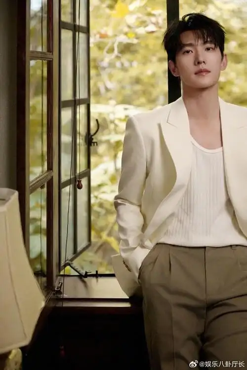 杨洋造型合集,白色西服,清俊秀气