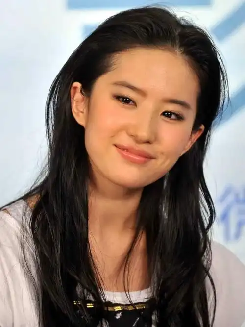 刘亦菲素颜照引发热议真实与完美的碰撞