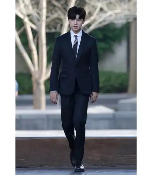 任嘉伦西装图鉴