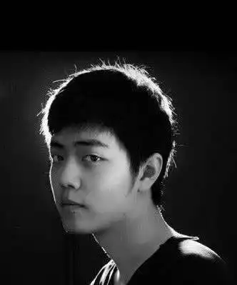 肖战大学时期青涩旧照,曾是学校校草,这颜值一看就没整过容