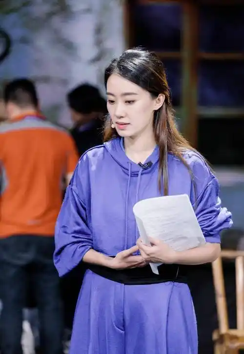 原创张小斐一腿出名真是舞台第一美腿纯净时尚漂亮又有气质