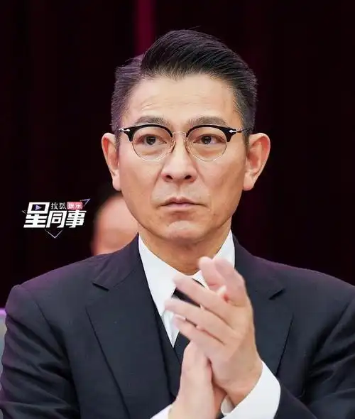 央视镜头下,明星被要求素颜出镜,胖头鱼脸,痘坑,老年斑全暴露|刘德华