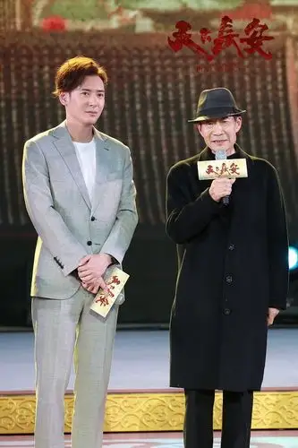 韩栋亮相《天下长安》点映会 为角色增重自侃"圆润太子"