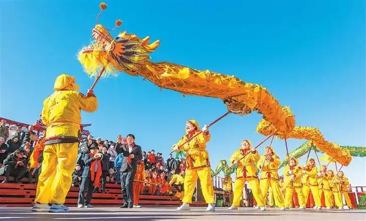 张掖平山湖大峡谷旅游景区内精彩的社火表演
