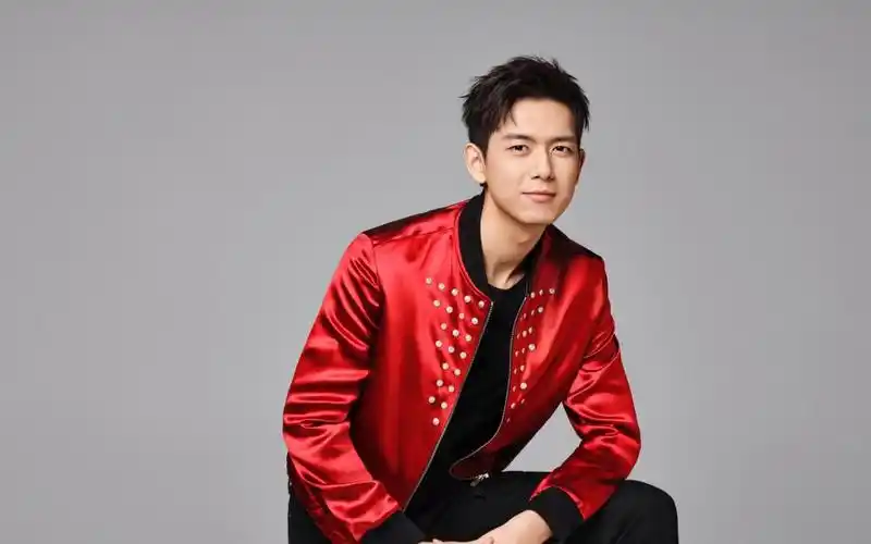 时尚男神李现穿红衣服展现个人魅力写真,高清壁纸图片,大陆明星-回车
