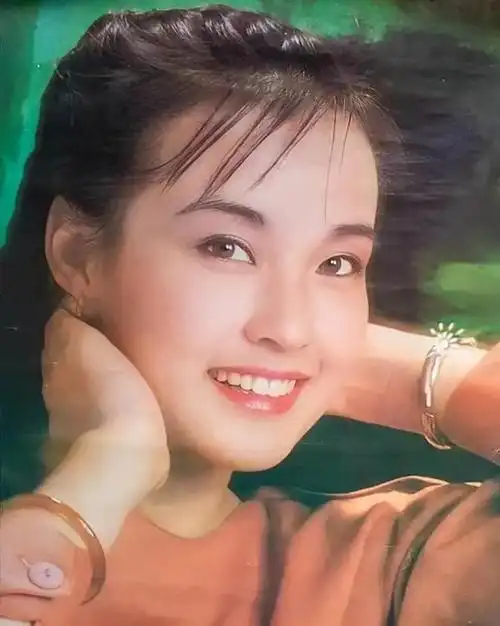 看完刘晓庆年轻照片妩媚动人才明白姜文陈国军为啥前仆后继