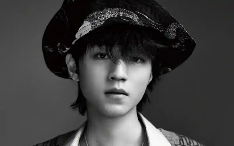 王俊凯高冷酷帅时尚休闲写真